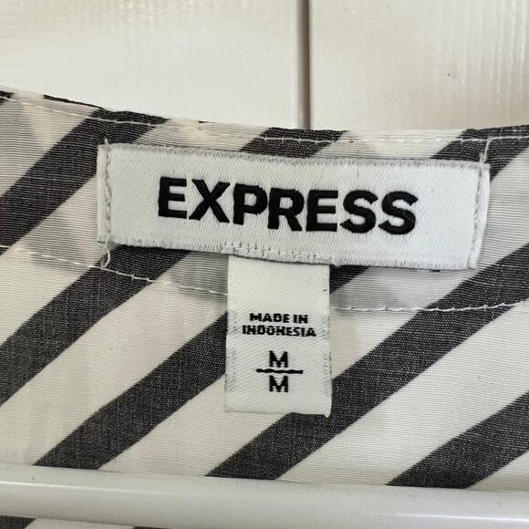 Express Women’s White Gray Striped V Neck Blouse Top Size Medium Workwear - Picture 3 of 5